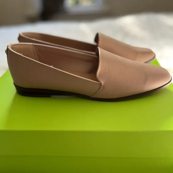 Chaps Women's Ameillia Faux Leather Loafers Size 10 NWOT Neutral Minimalist Chic