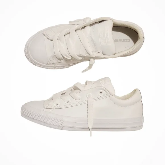 Converse | Chuck Taylor White Leather All-Star Slip-on Lace up Sneakers Size 2