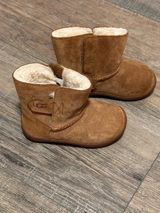 UGG Kids Chestnut Suede Shearling-Lined Boots