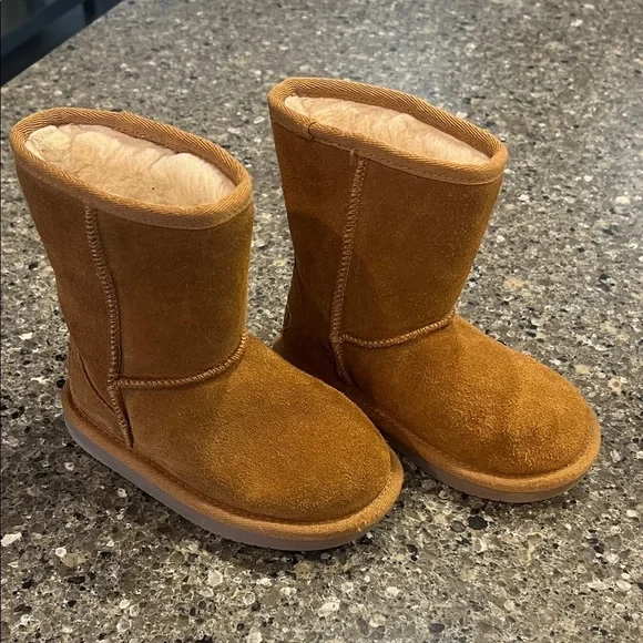 Toddler koolaburra boots size 8