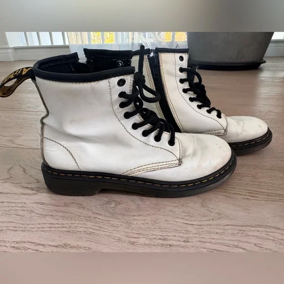 Dr. Martens kids 1460 boots size US 3