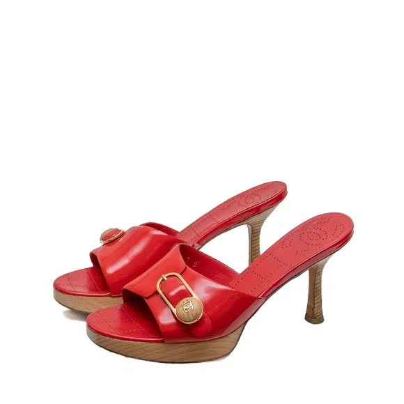 Chanel Vintage Red Patent Leather Heeled Mules – Size 37 (US‎ 7 / UK 4.5)