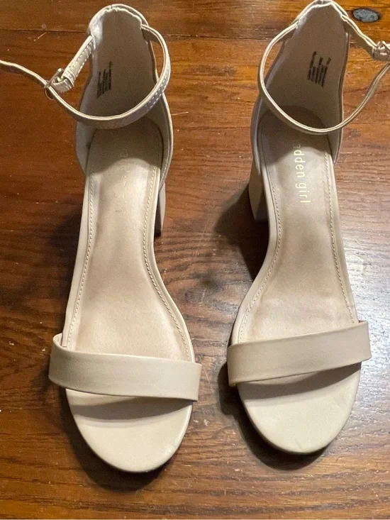 Women’s Madden Girl strappy heels size 9 nude beige