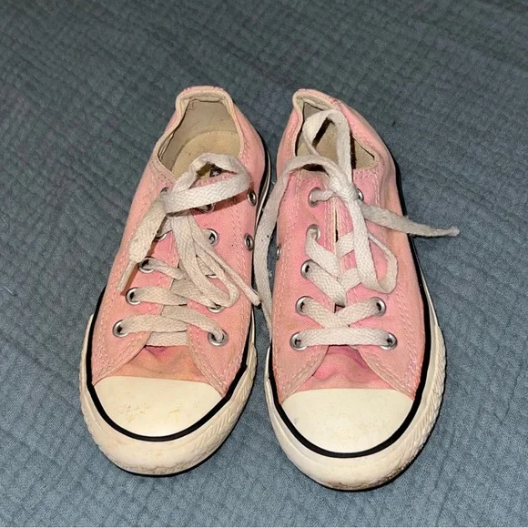Converse Light Pink Sneakers