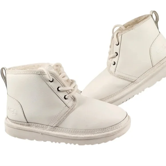 UGG Kids' Neumel II Leather Boots. / white/ Size 2Y EUC