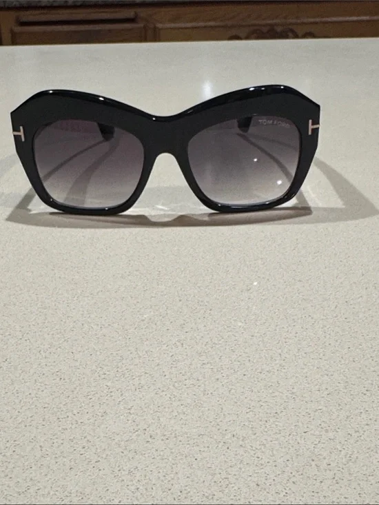 Tom Ford Emanuelle Black Oversized Sunglasses with Gradient Lenses excllent cond