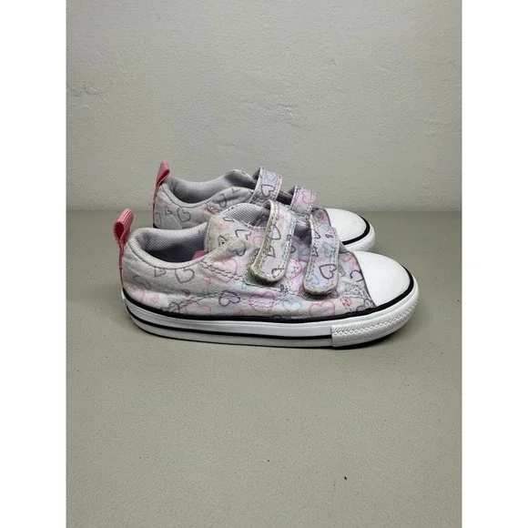 Converse Chuck Taylor Girls Size 9 All Star Easy On Low Top Sneakers Heart Print