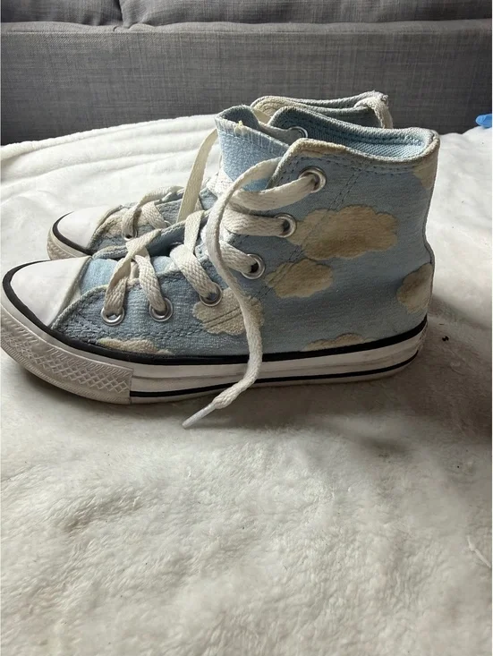 Converse Chuck Taylor All Star High Top Sneakers in Blue with Cloud Pattern