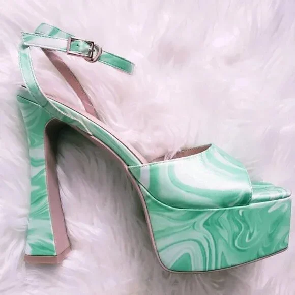 NEW GREEN SATIN SWIRL PLATFORM HEELS