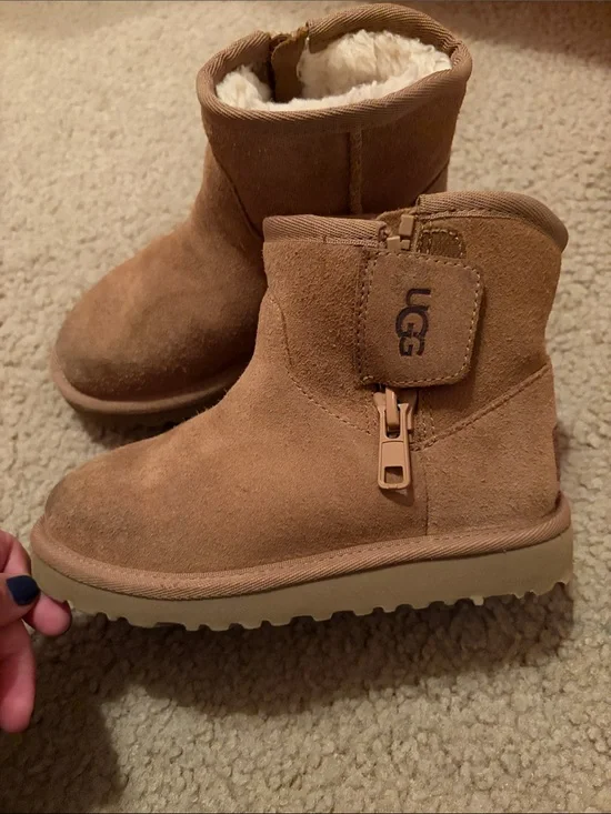 UGG Kids Short Zip Suede Boots in Chestnut Brown