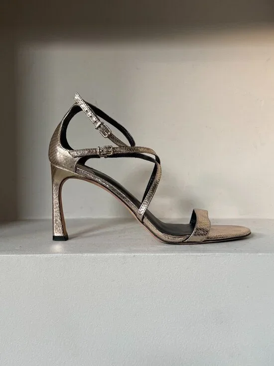 Gorgeous Antonio Melani metallic champagne-gold strappy heels in women’s size 10