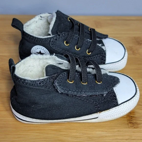 Converse Kids Size 4 Chuck Taylor All Star Crib Shoes Black Sherpa Lined‎ 5168C