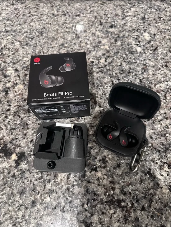 Beats by Dre Beats Fit Pro In Ear Headphones Noise Cancelling w/case & box