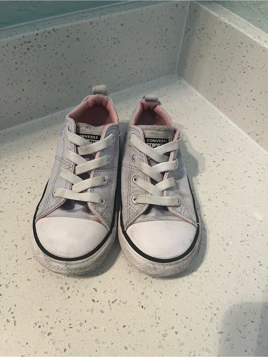 Converse Kids Low-Top Sneakers in Light purple with Pink Lining