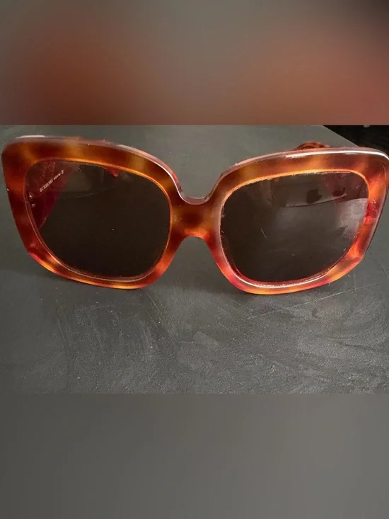 BURBERRY SUNGLASSES