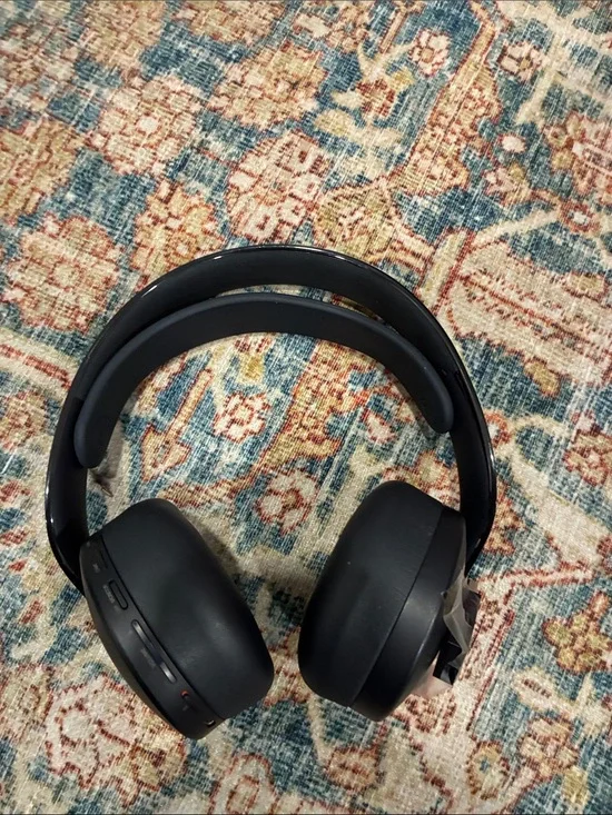 Over-Ear Wireless Headphones in Black