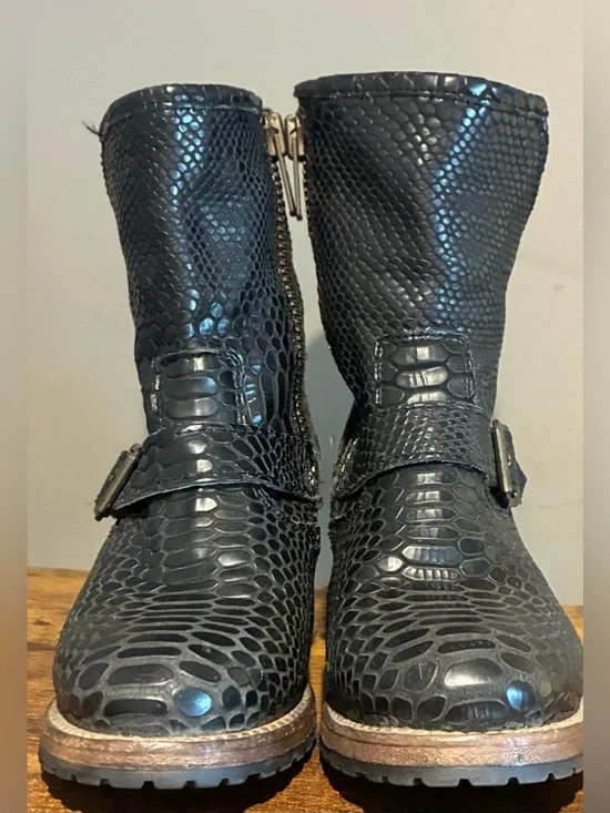 Freebird by Steven Carlito Black Reptile Embossed Leather Ankle Boots Size 6