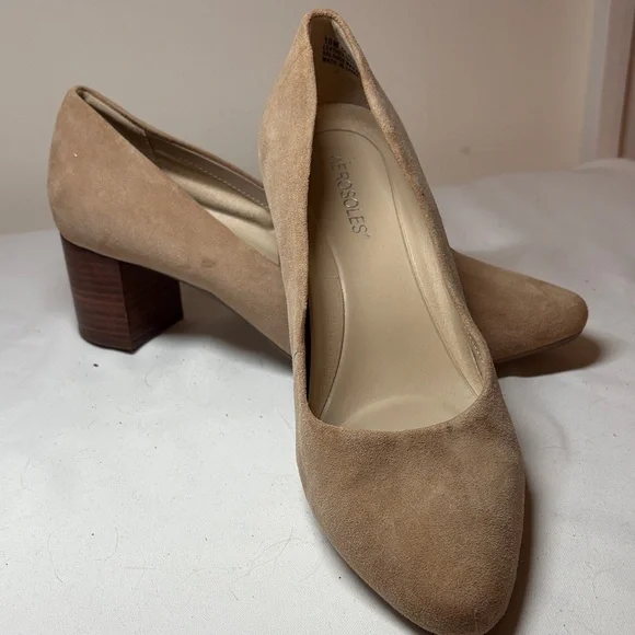 Aerosoles Tan Suede Block Heeled slip-on Shoe Size 10