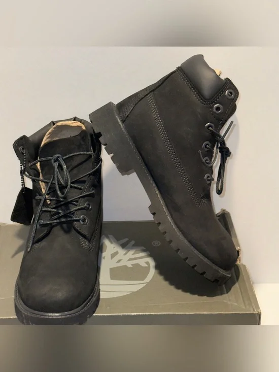 TIMBERLAND PREMIUM 6INCH WATERPROOF BOOT JUNIOR 'S NEW Medium Width