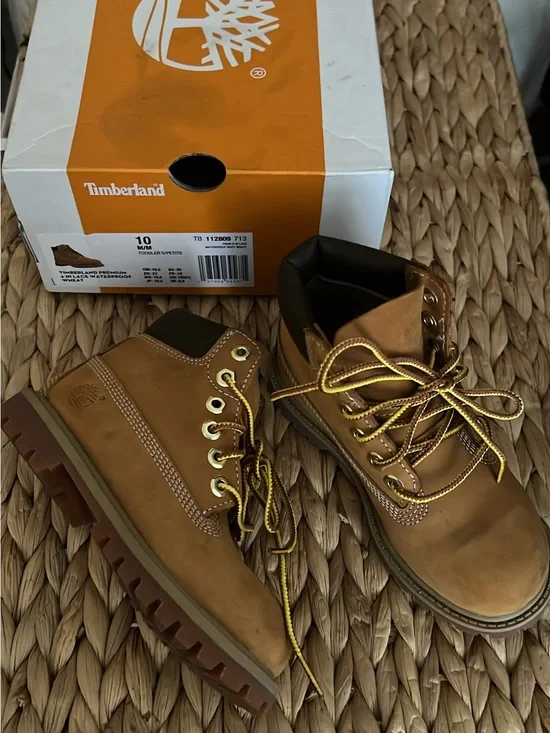 Timberland kids Wheat/Tan Boots with Yellow Accent Laces