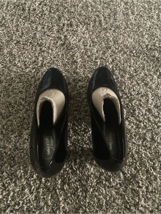 Easy Spirit Black Patent Round-Toe Heels