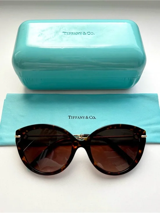 Tiffany & Co. Women's Tortoiseshell Cat Eye Sunglasses like new