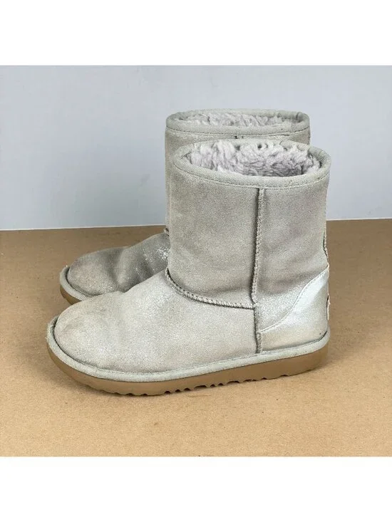UGG Classic Short II Shimmer Pull On Boots Kids Size 4 Silver Shearling Lined