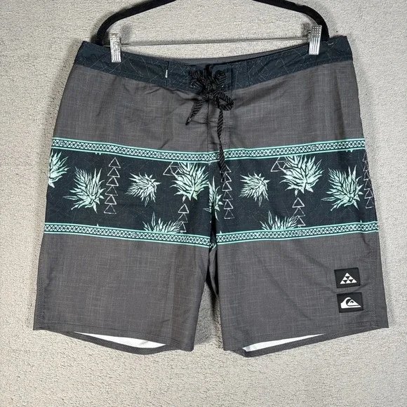 Quiksilver Highline SurfSilk‎ Mens Board Shorts Gray Pineapple Print Size 38