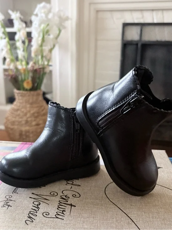 Old Navy Kids Black Side-Zip Ankle Boots
