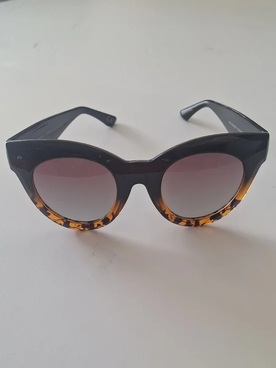 Women’s Cat-Eye Sunglasses in Black with Tortoise Trim