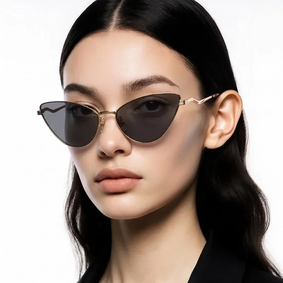 New Authentic Gucci Gg1006s Women's Cat Eye Sunglasses in Gold with Gray Lenses