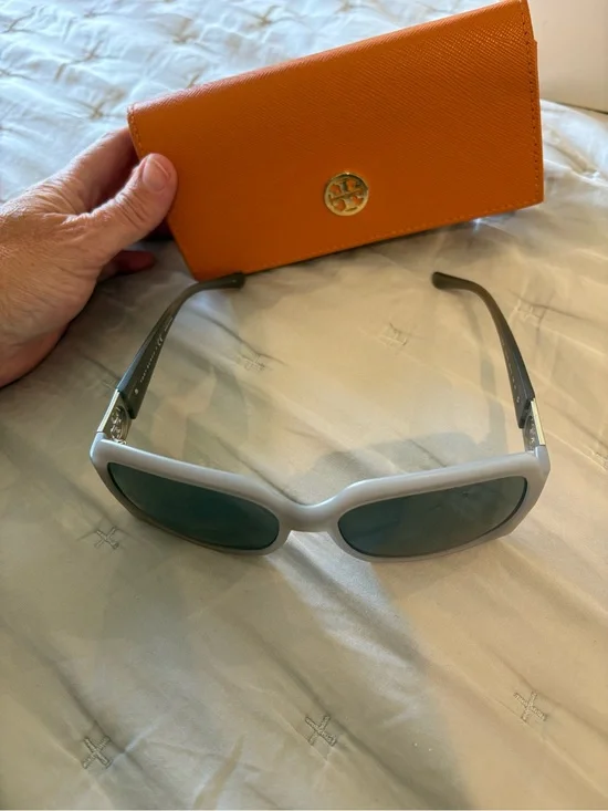 Tory Burch sunglasses with Orange Saffiano Continental case with Gold Emblem