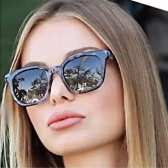 Square Frame Trendy Sunglasses