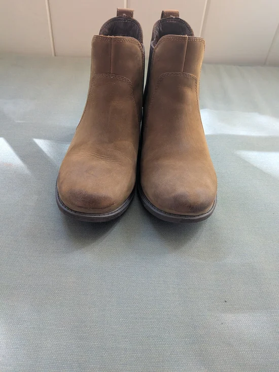 Girl's Brown Ugg Chelsea Ankle Boots - Classic Slip-On Style