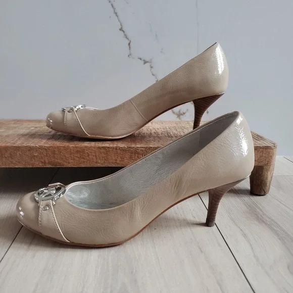 Michael Kors Pumps Womens 6 Nude‎ Patent Leather Logo Kitten Heel