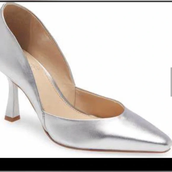 NWB Vince Camuto, Karala Silver pointed toe and tapered heel pumps, Size 7.5