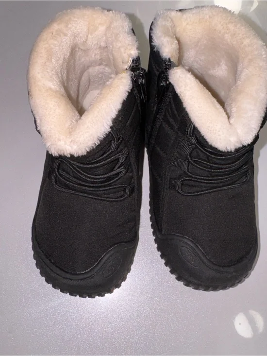 Kids Black Winter Boots with Cream Fur Lining