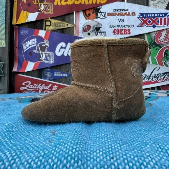 Size 4/5 - UGG‎ KIDS WINTER BOOTS S/N 10071001