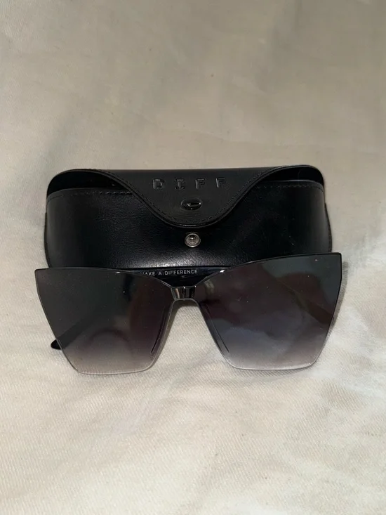 Diff Goldie Black Smoke Flash Sunglasses