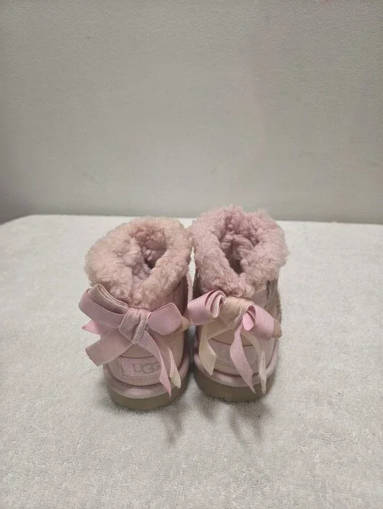 UGG Classic Mini Bailey Mixed Bow Boot for Kids Pink Size 10
