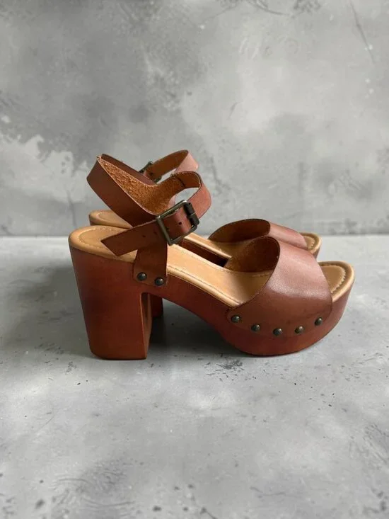 MADDEN GIRL Brown Tan Platform Sandals Size 9.5