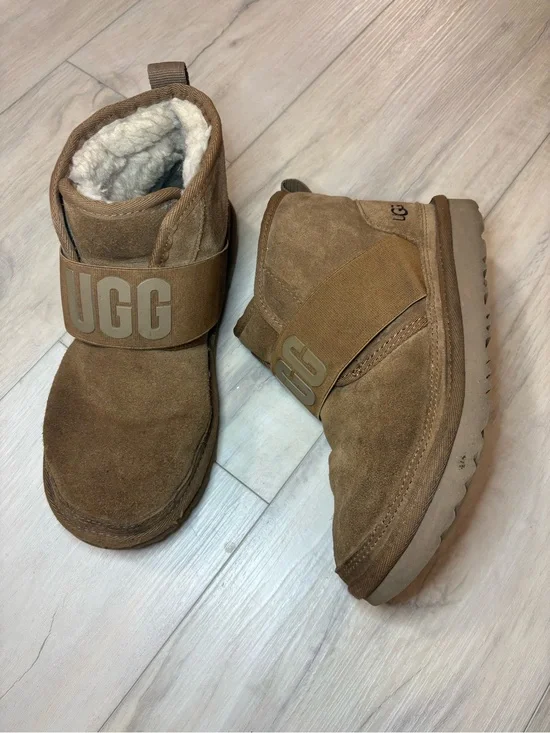UGG Kids Chestnut Suede Shearling Strap Boot