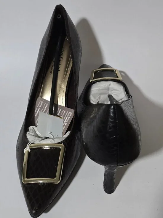 size 12M Black Textured Pump (New)