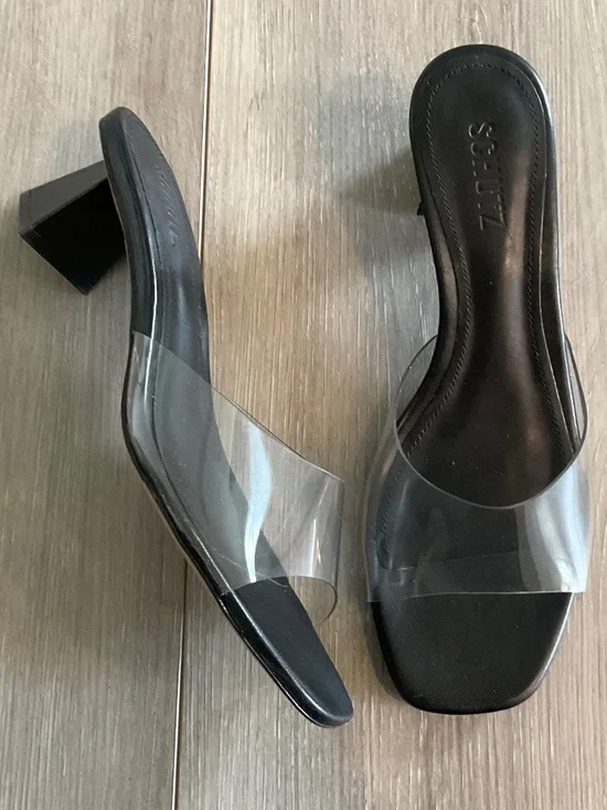 SCHUTZ Lizah Lo Vinyl Sandal in Black Size 9