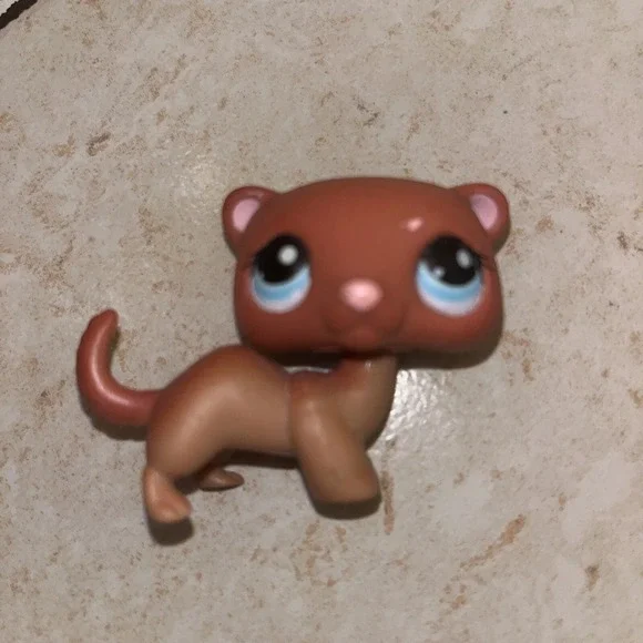 Littlest Pet Shop LPS 334 Red Ferret Weasel Blue‎ Eyes Cozy Care Center