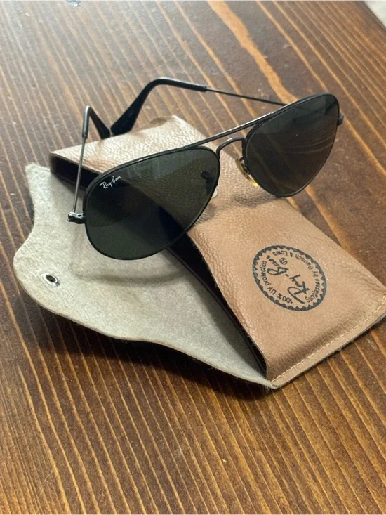 Vintage Ray-Ban B&L Aviator L2823 VUAS Black Sunglasses USA with Original Case