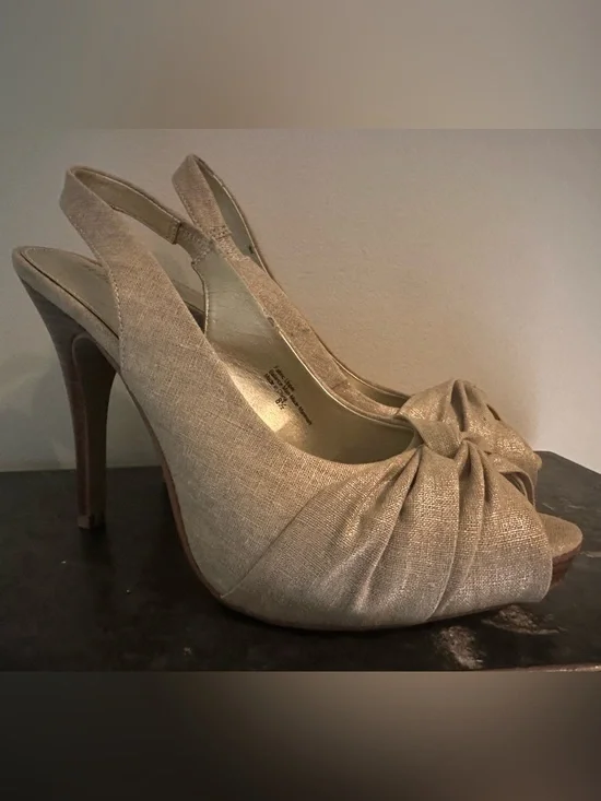 Gold Champagne open toe sling back high heel pumps 8.5 never worn