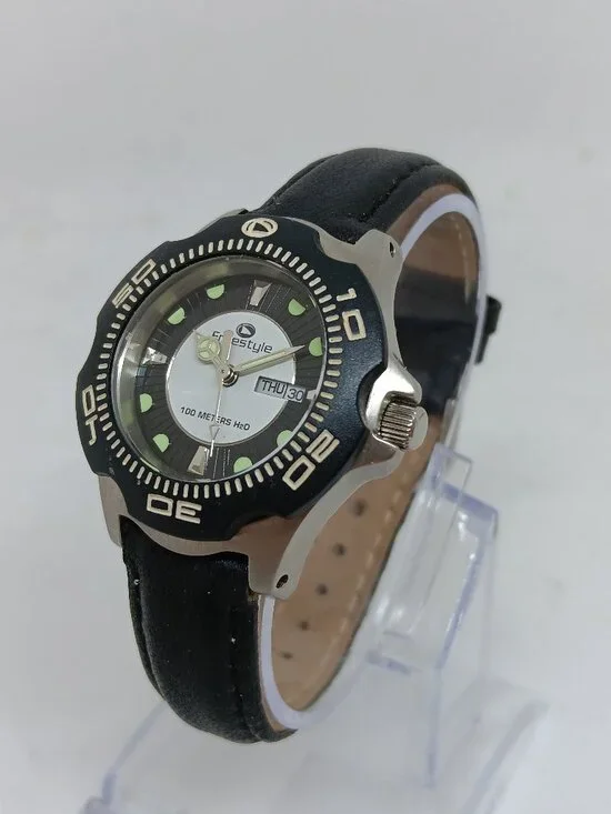VINTAGE 1990s Freestyle Betty Shark X77601 Women's 30mm Quartz Day / Date Watch