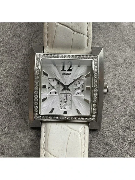 Guess Timeless Elle Beauty 2004 Watch 38mm Silver Tone Case White Leather Band Q