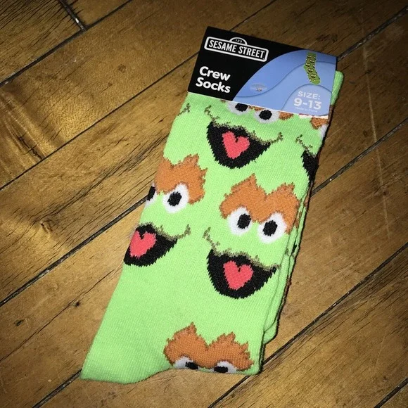 Sesame Street Oscar the‎ Grouch Crew Socks Size 9-13 Equalizer Green 2 Pairs NWT